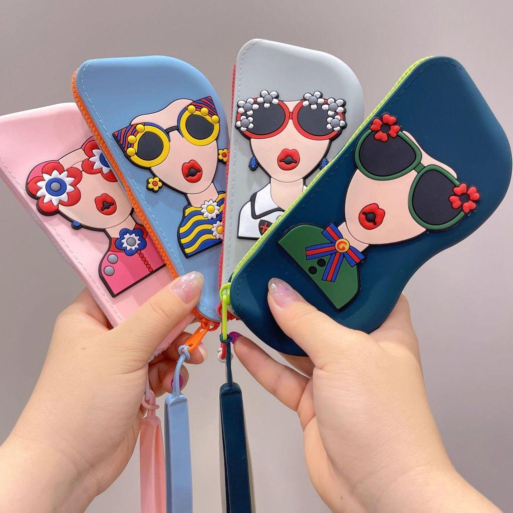 High-Capacity Silicone Sunglasses Case - Portable & Hangable