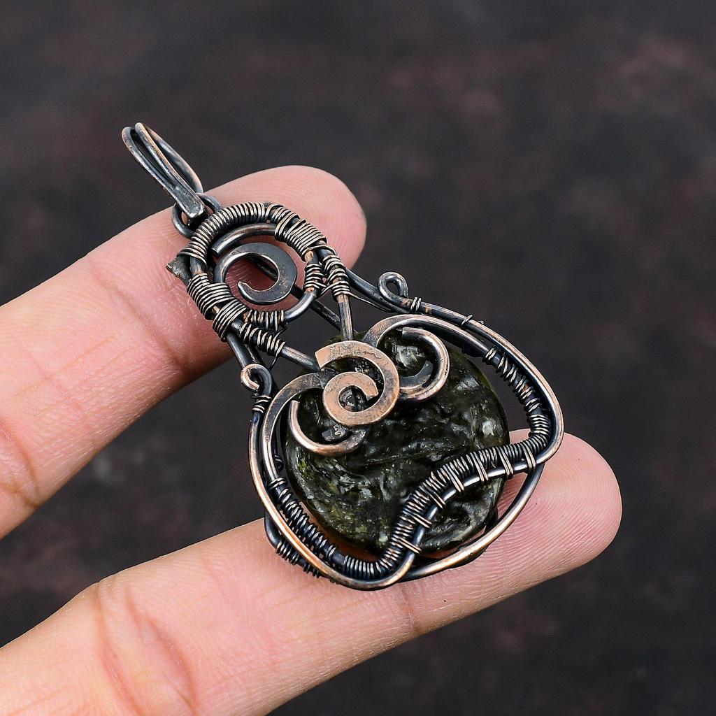 Pandantiv moldovenesc sârmă de cupru pandantiv înfășurat bijuterii cu pietre prețioase pandantiv nou-nouț bijuterii învelitoare din sârmă pandantiv lucrat manual bijuterii din cupru pentru cadou