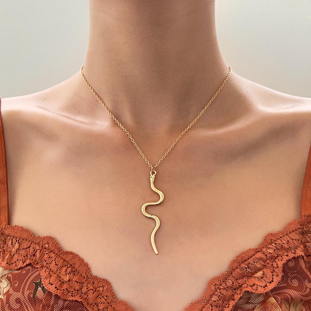 

New Cross-Border Women s Punk Snake Pendant Necklace White 9486