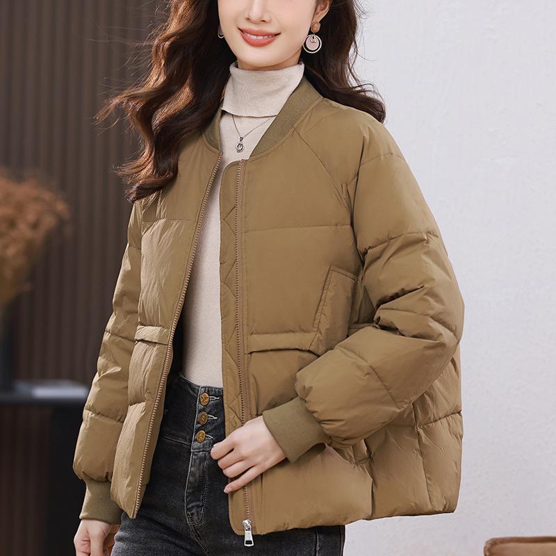 

Женская короткая тонкая бейсбольная куртка-пуховик 2024 – Универсальная, легкая зимняя верхняя одежда для мам среднего возраста L (118-128 lbs) хаки