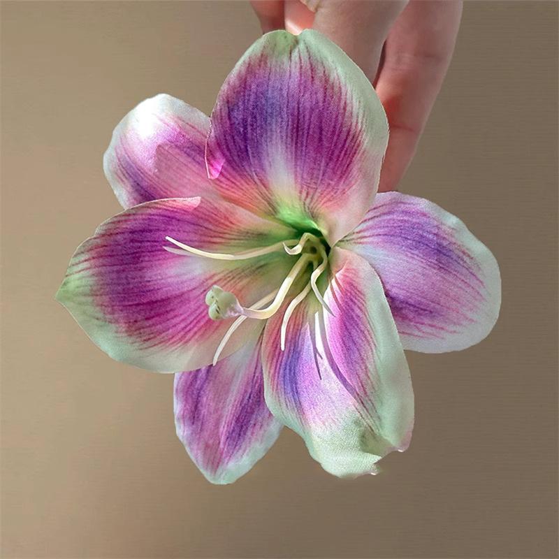 Atmosphere Simulation Lily Hair Clip Super Fairy Temperament Flower Duckbill Seaside Vacation Photography Accessories Side
