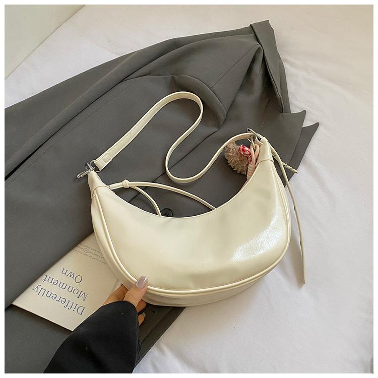 

Large-capacity bag women s 2025 new retro popular one-shoulder dumpling bag high-end niche commuter crossbody bag білий