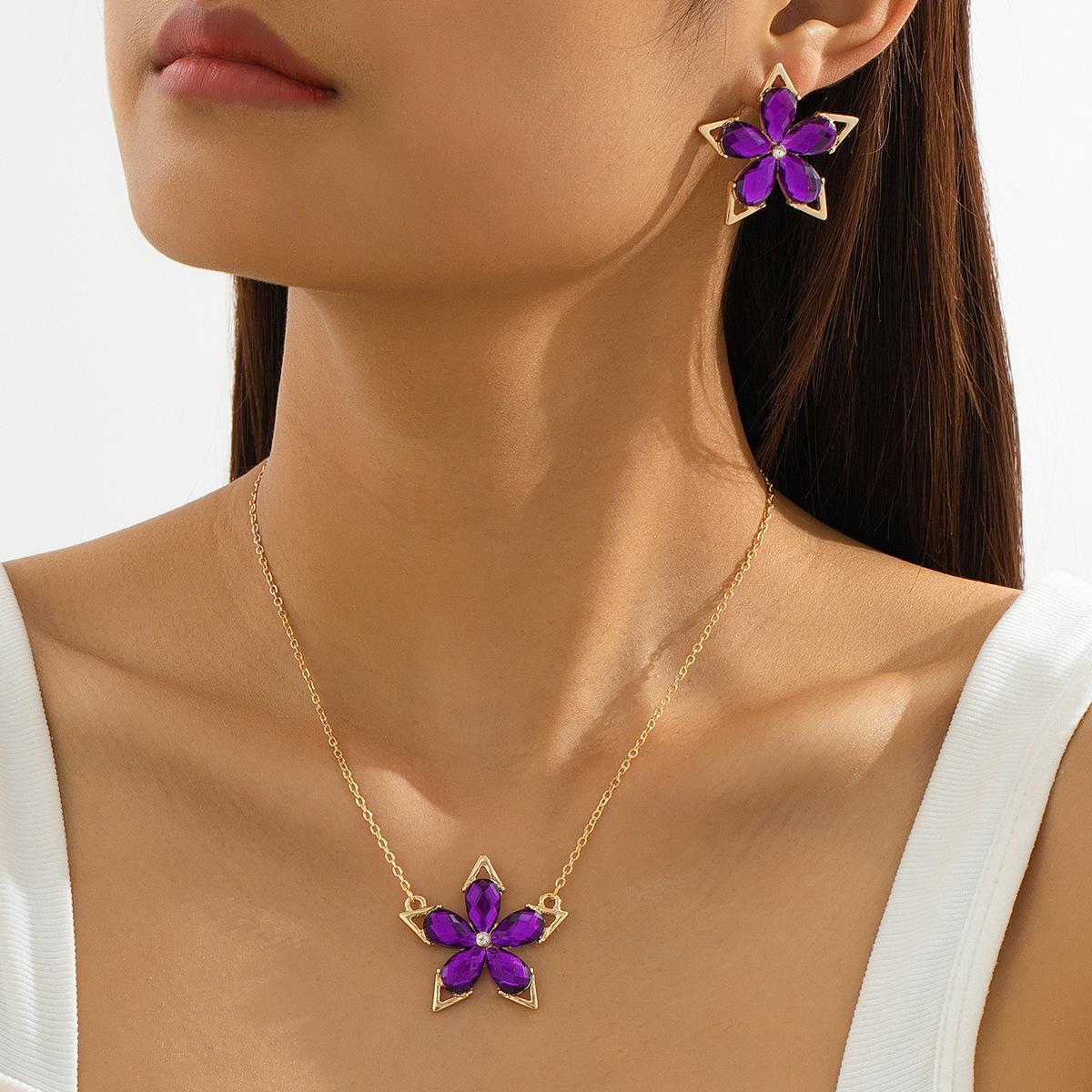 

Модные украшения для женщин фиолетовый