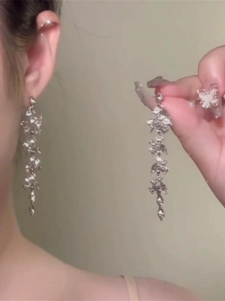 Palace Style Rhinestone Water Drop Tassel Earrings - Luxury Geometric Studs for Women.