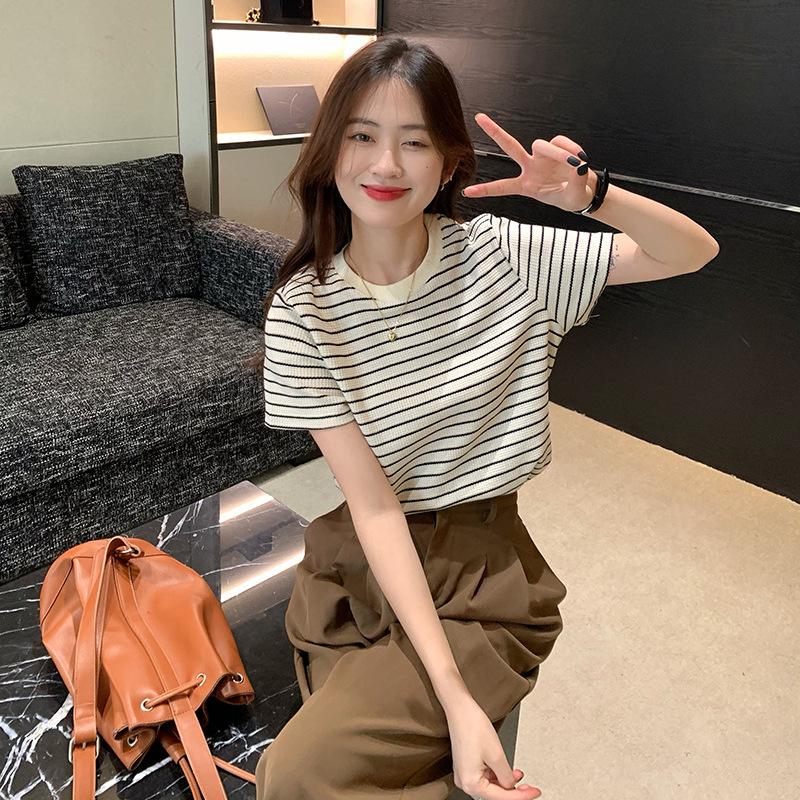 Retro Striped Short-sleeved T-shirt for Women's Design Round Neck Base Shirt Summer Loose Casual Student Top