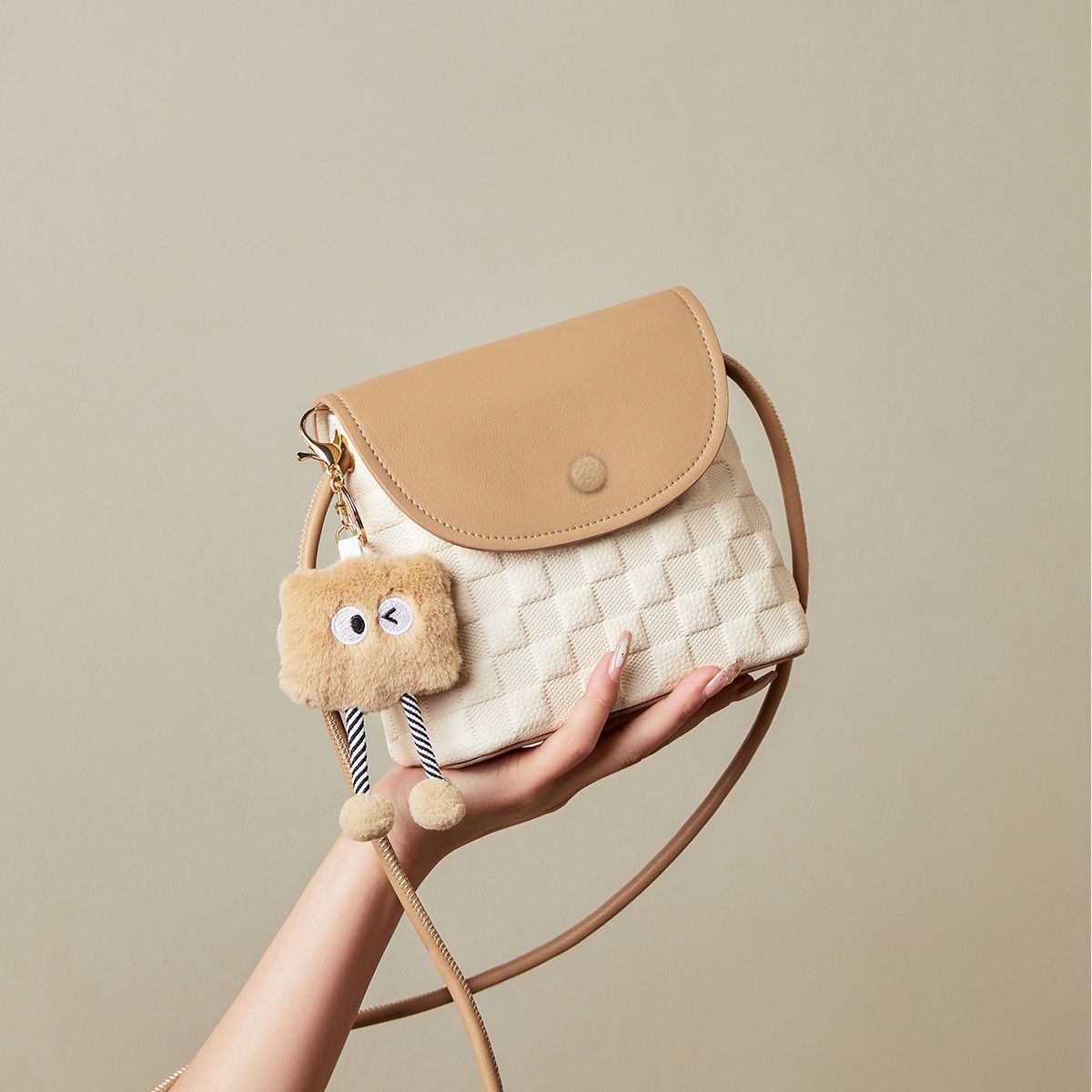 Casual small bucket bag new popular versatile crossbody bag fashionable commuter small square bag