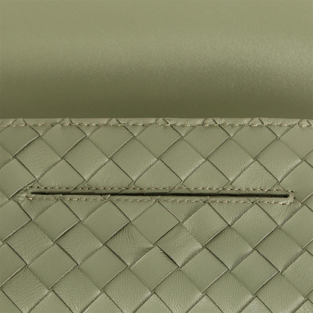 Autumn and winter small fragrant style versatile woven bag simple casual shoulder envelope bag fashionable commuter flip sheepskin bag women