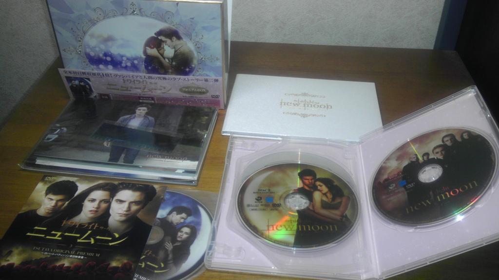 Saga Zmierzch Księżyc w Nowiu Pudełko Premium (Limitowane do 10 000 zestawów) [PŁYTA DVD]