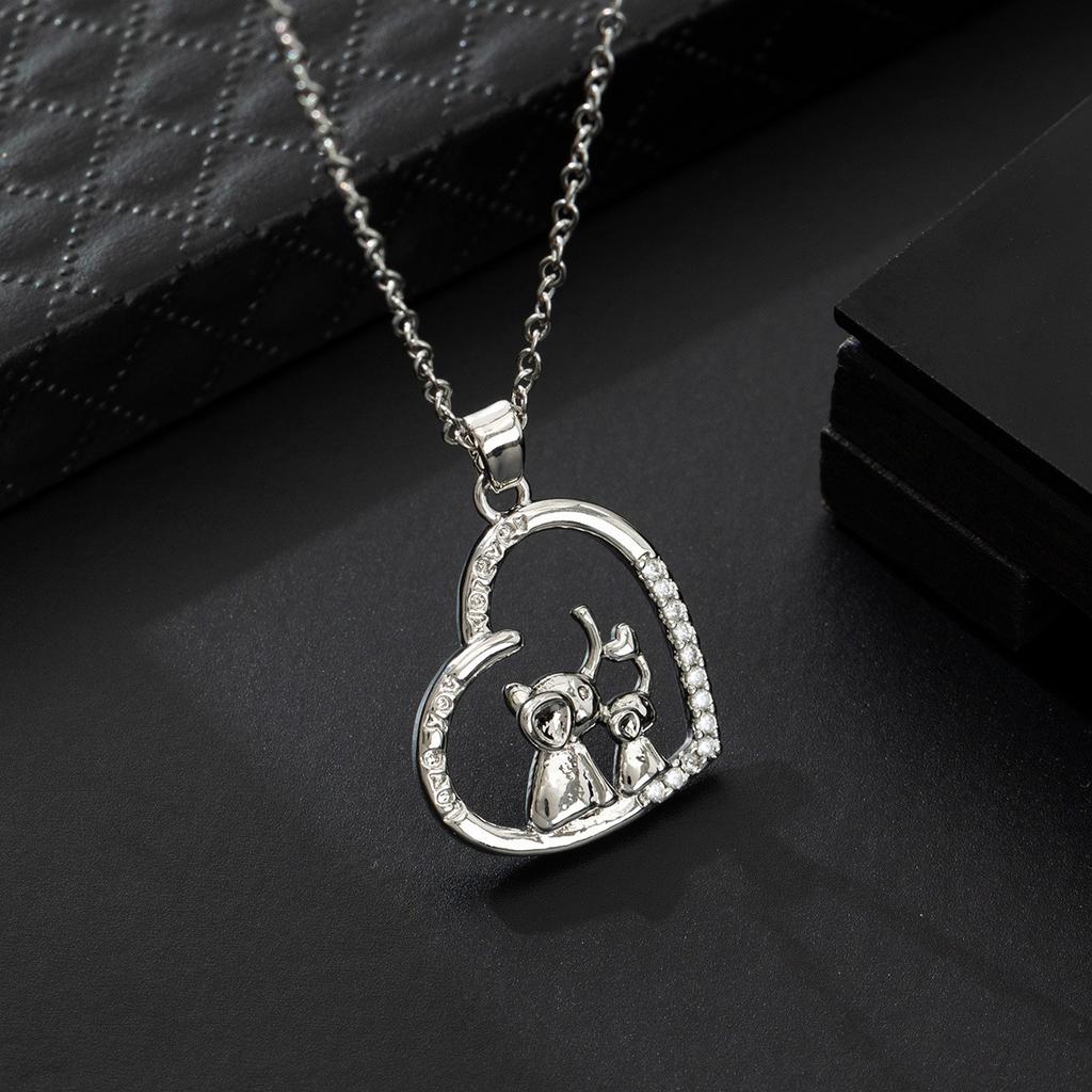 Metal Heart Crown Collarbone Necklace Hip Hop Pendant Necklace For Women Luxury Chain Accessory