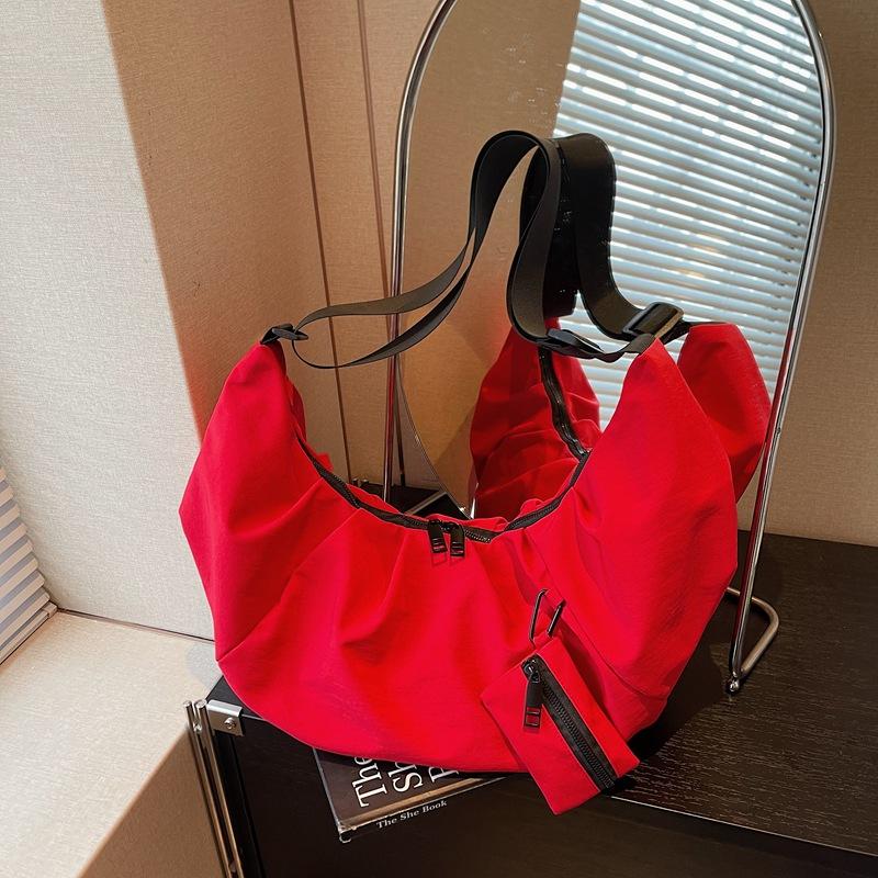 Large-capacity bag women's new autumn and winter leisure niche design single shoulder messenger bag dumpling bag