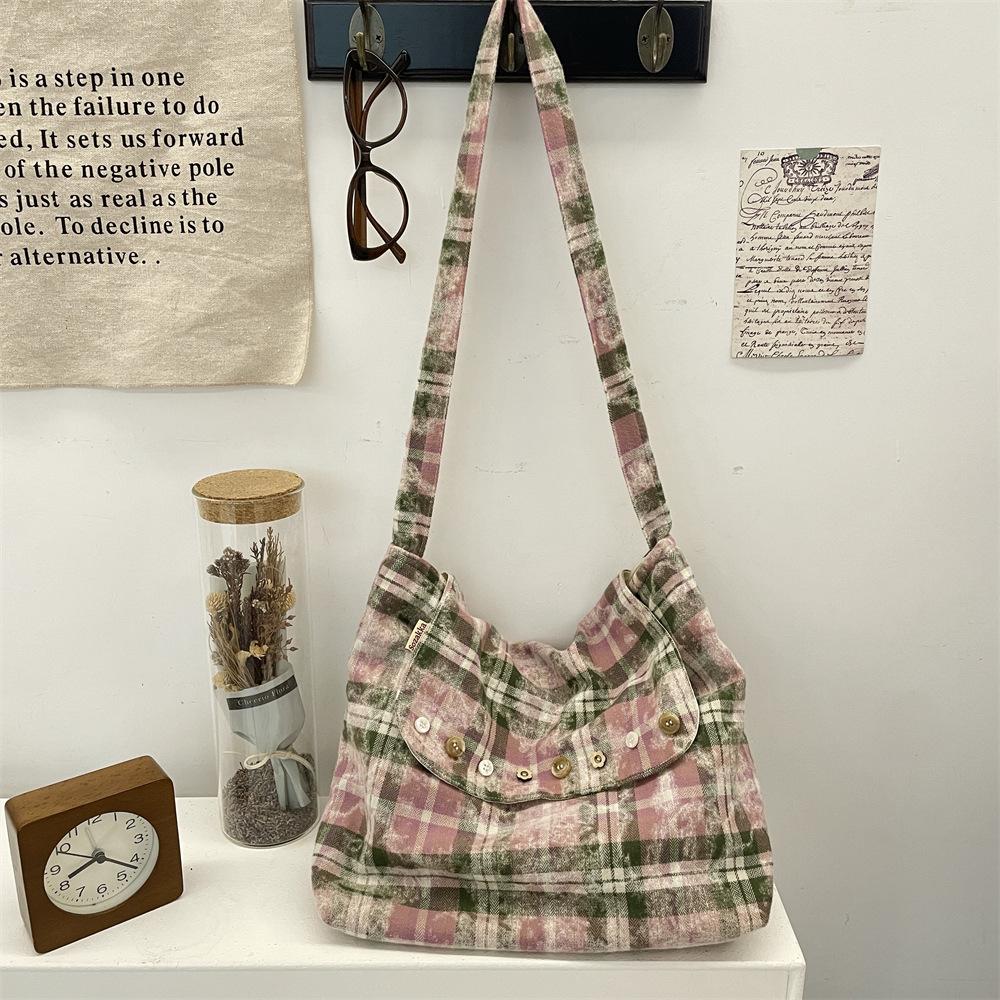 New tie-dye plaid one-shoulder messenger bag, flip zipper canvas bag, large-capacity commuter underarm bag.