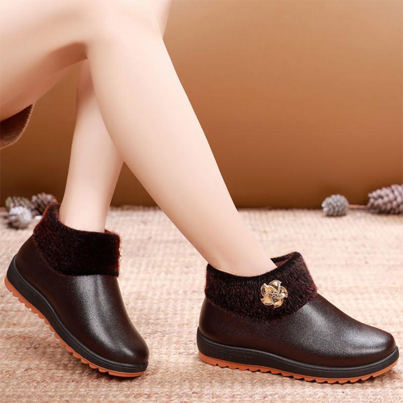 Chaussures pour femmes Bottes chaudes Bottes d'hiver à semelles épaisses Bottes antidérapantes imperméables Chaussures à semelles souples Plus Chaussures en cuir antidérapantes en velours pour personnes âgées Bottes de neige