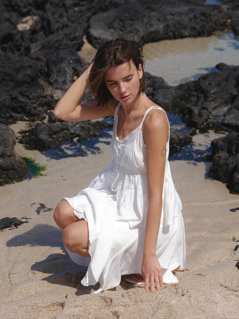 Liel Soop Layered Sleeveless Blouse (White)
