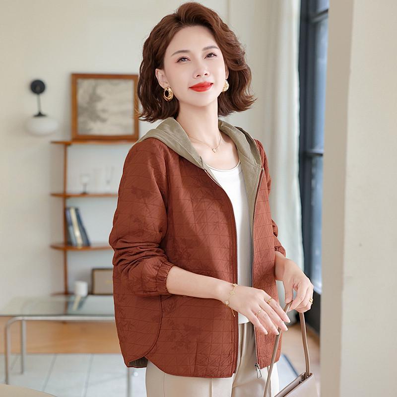 Stylish Spring Hooded Cardigan for Middle-Aged and Elderly Women: Short, Fashionable Outerwear for Spring and Autumn