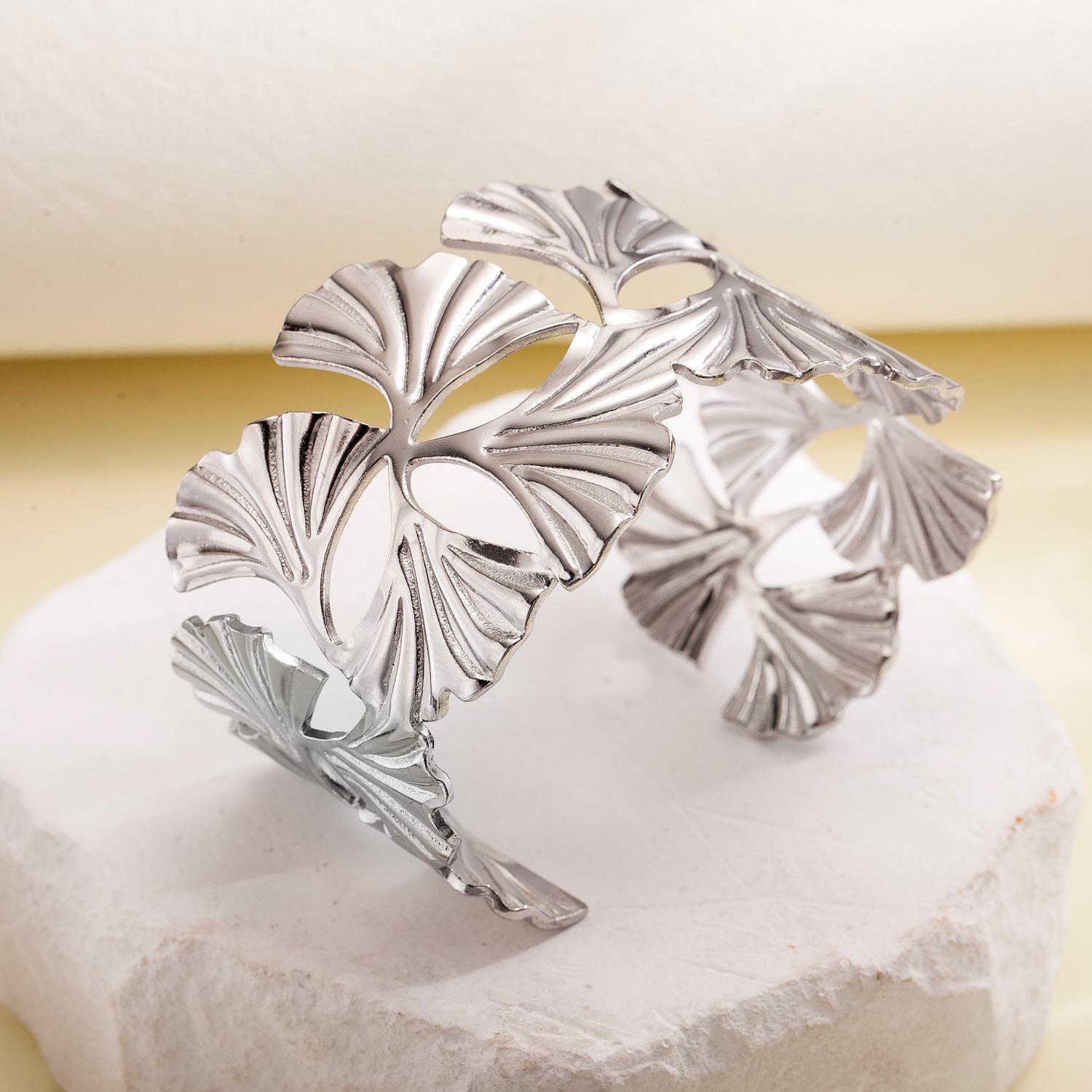 

Преувеличенный европейский и американский стиль женский позолоченный браслет из нержавеющей стали с полым узором