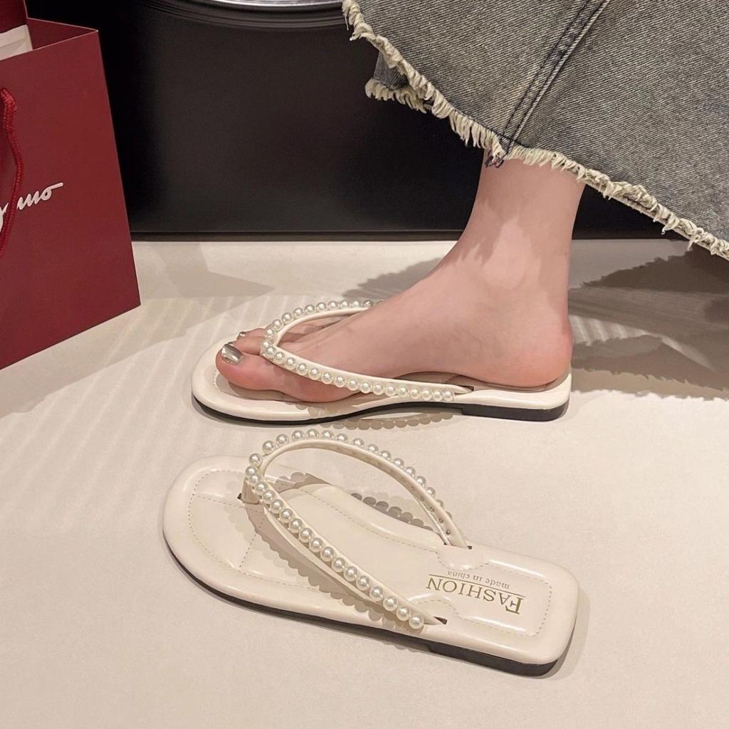 Beautiful Cool Slippers for Women's Summer Wear New Versatile Flat-bottomed Rhinestone Foot-pinned Herringbone Beach Sandals