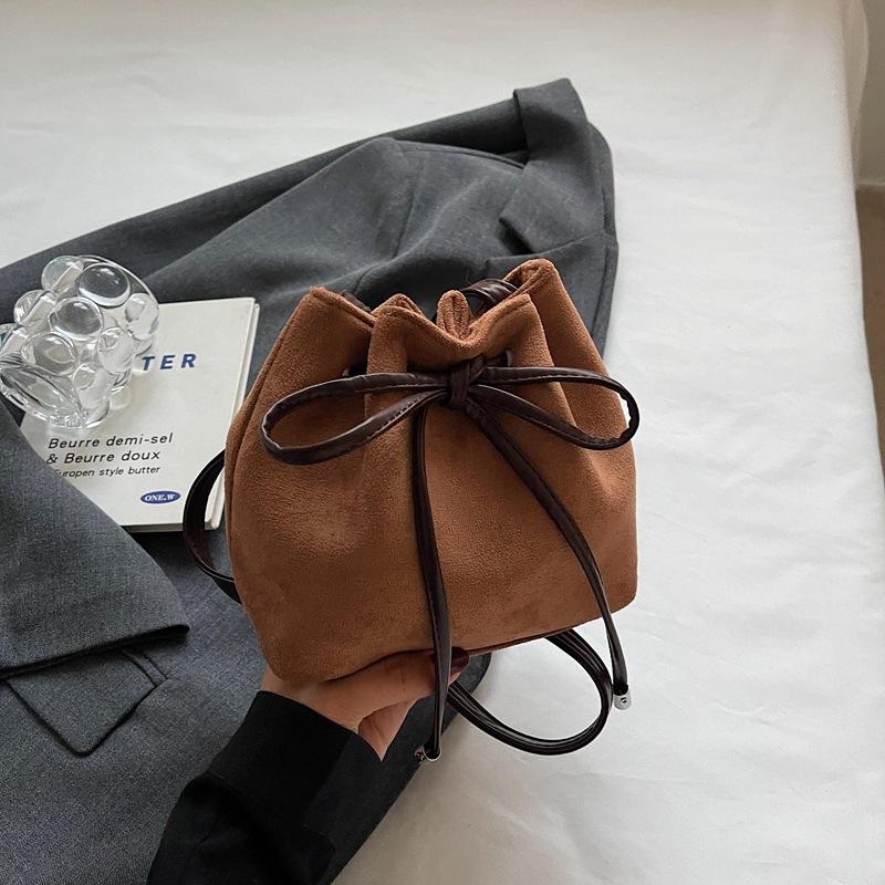 

Ретро мода женская сумка-мессенджер осень и зима нишевый дизайн замшевая для поездок на работу универсальная корейская версия сумка-мессенджер сумка-ведро коричневый