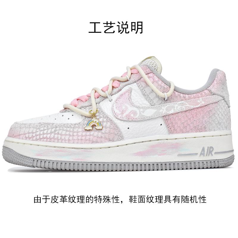 Nike Air Force 1 Resistenti all'Abrasione Antiscivolo Scarpe da Skateboard Basse Donna Rosa Bianco DX2678-100(Team96- )