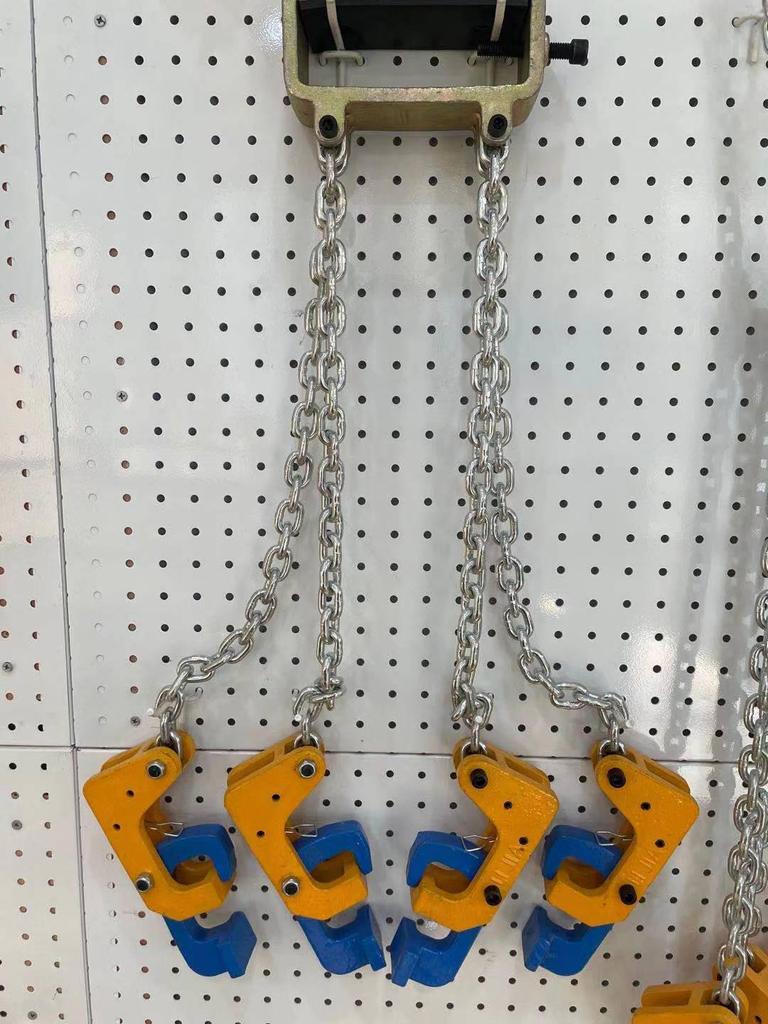 Forklift Double-Chain Oil Drum Lifting Clamp with Hook
