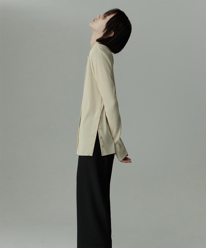 RE RHEE Wide Collar Pleated Blouse