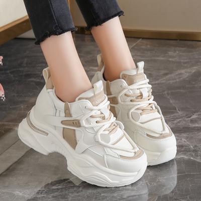 Modische weiße klobige Sneaker Frau 2025 Frühling Rutschfeste Plateausportschuhe für Frauen Dicke Sohle Schnürschuhe Vulkanisierte Schuhe