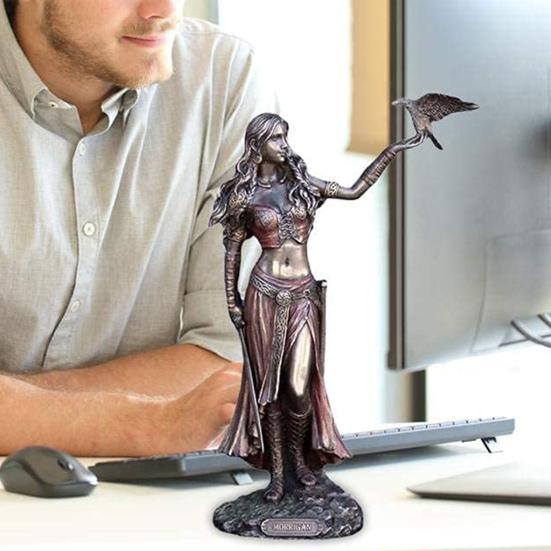 Socha bohyně Dekorativní řemeslo z pryskyřice Jemná starožitná mosazná figurka keltské sochy pro domácnost