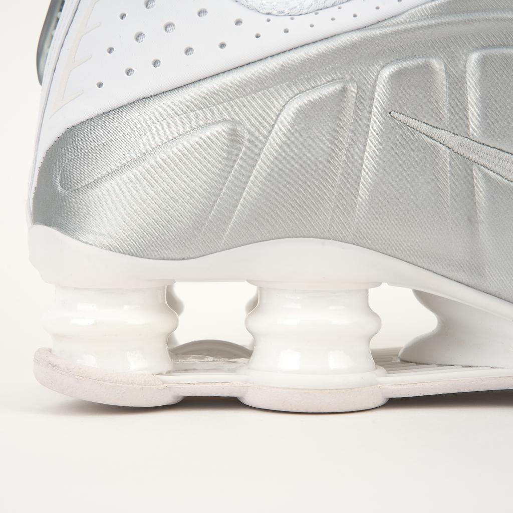 Nike Shox R4 Weiß Metallic-Silber 2024 Herren-Sneaker Leuchtendes Karmesinrot HQ1988-101