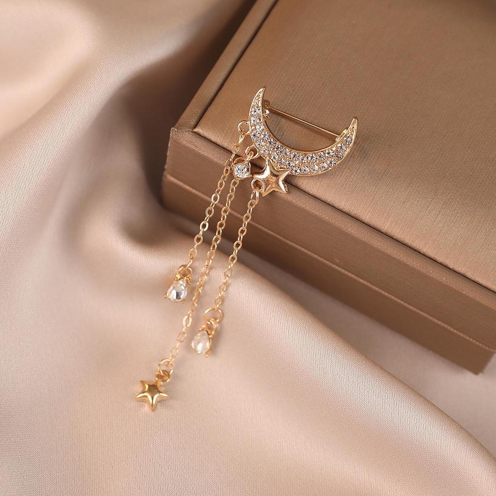 Ruyi Pipa Brooch: Elegant Classic Pearl Pin for Women’s Cheongsam