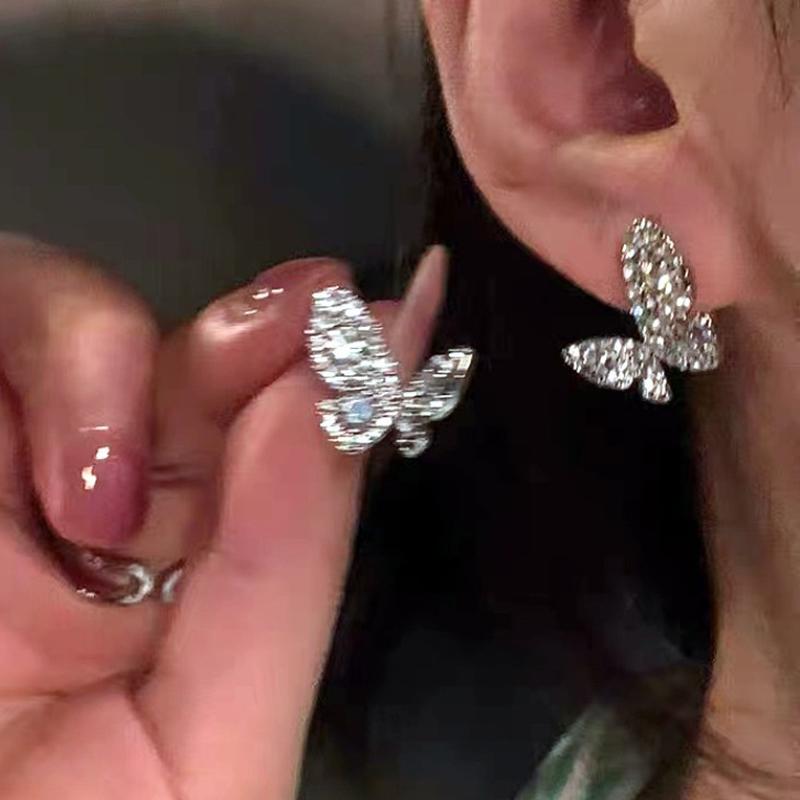 

Трендовые женские серьги-пусеты Корейские милые серьги-бабочки со стразами Модная элегантная геометрическая бижутерия Новый подарок серебряный
