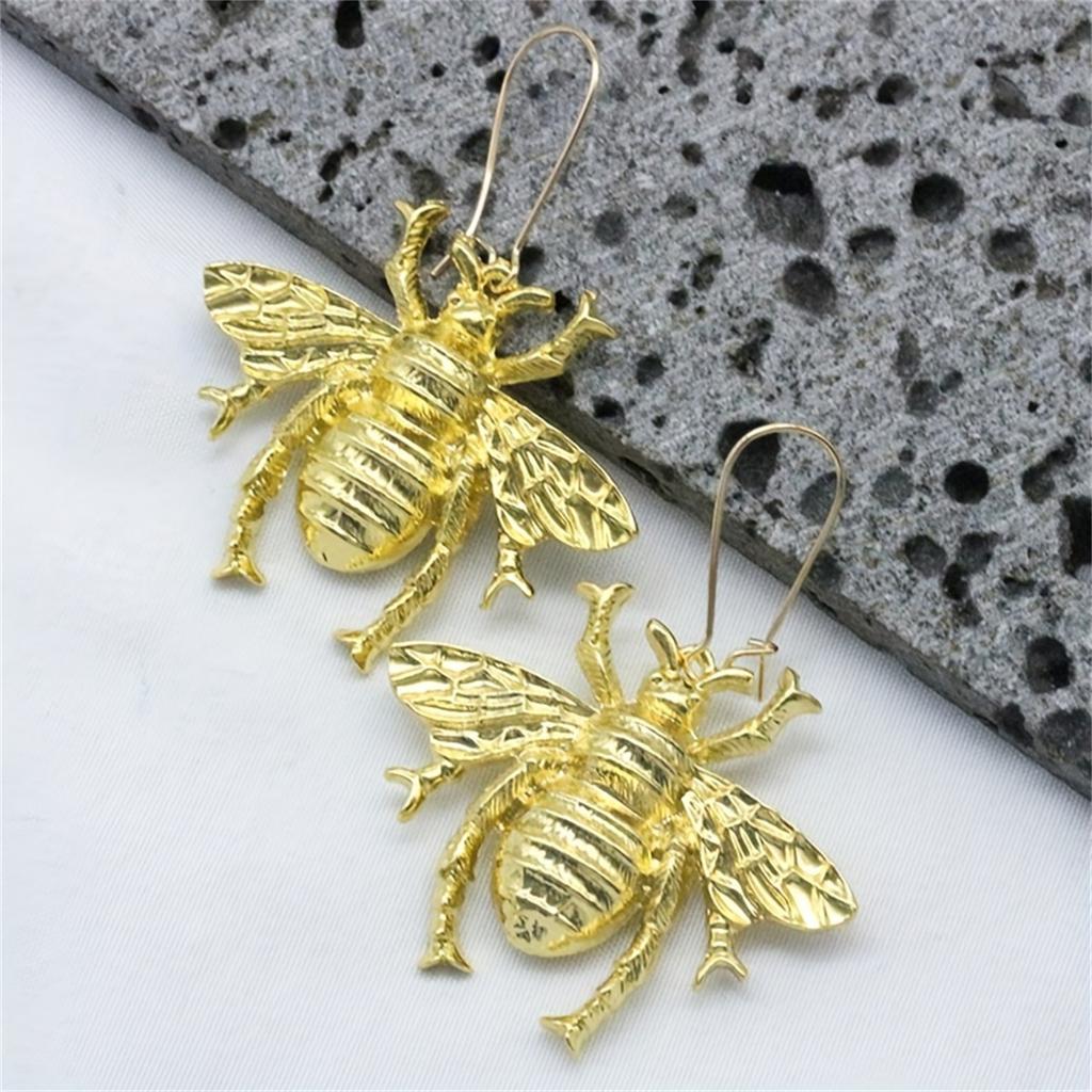 Creative Golden Color Bee Insect Earrings For Women Fashionable Drop Earrings For Ladies As Delicate Holiday Gifts