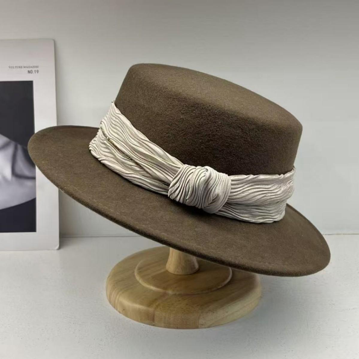 

French Celebrity Style High Quality Flat Top Hat Women s Autumn and Winter Australian Wool Felt Hat Ribbon Top Hat Elegant Fashion Hat M（55-58cm） темно-коричневого кольору