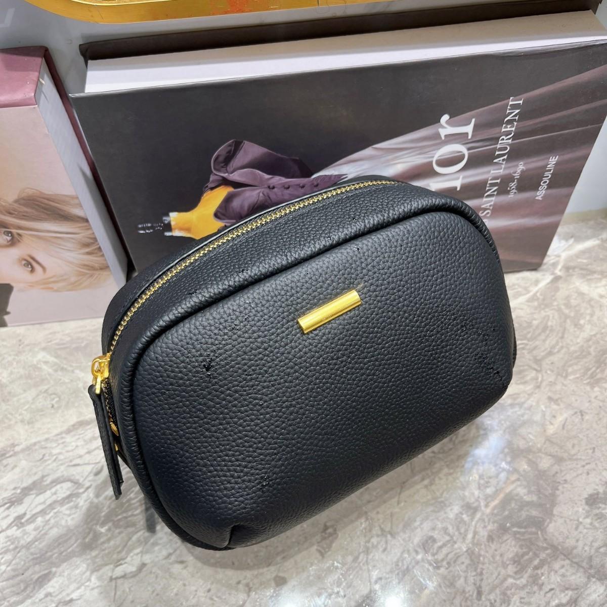 First Layer Cowhide Small Square Bag Women S Messenger Bag Small Square Bag Genuine Leather Women S Bag Casual Niche Shoulder Bag 20.8.13CM