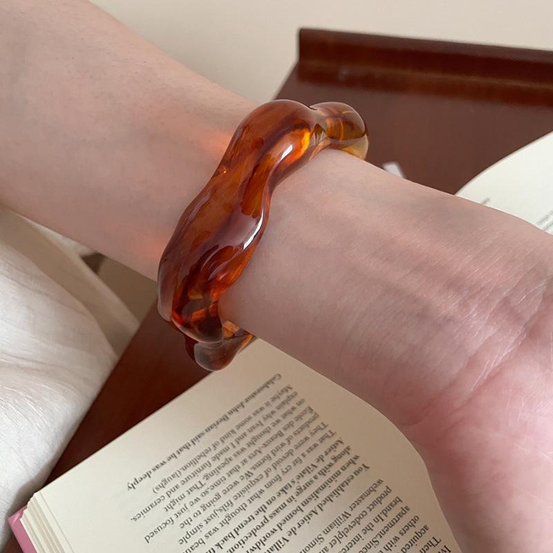 High-End European and American Acrylic Rhinestone Bracelet – Niche Design with Luxurious Feel