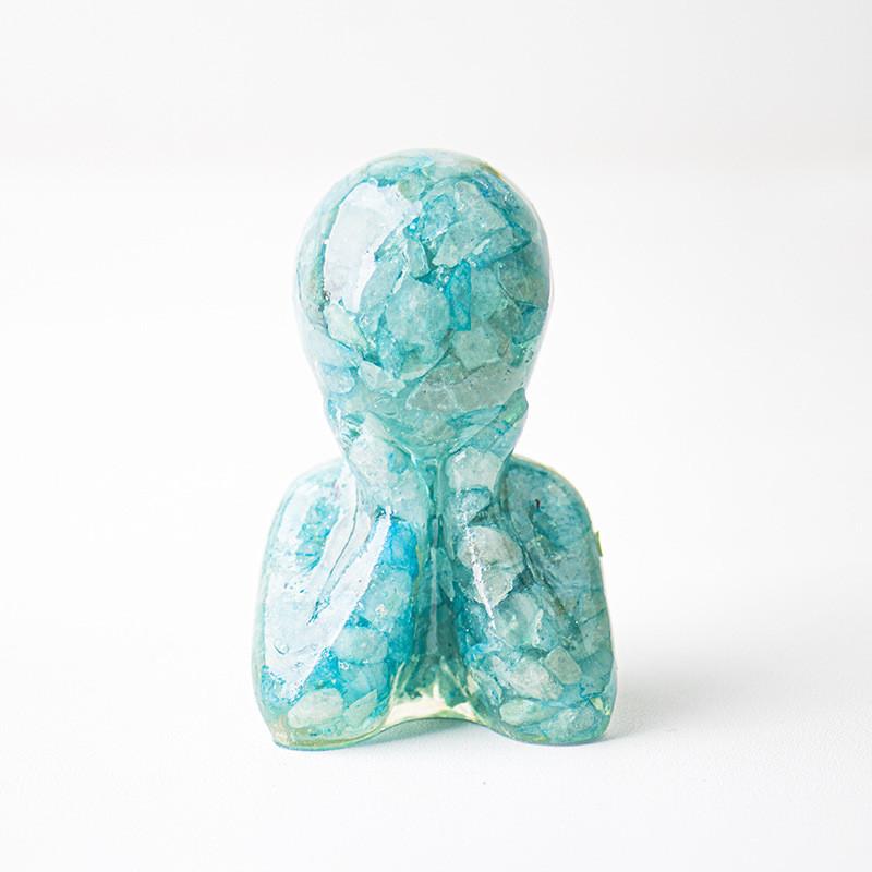 Resin Art Figurine With Natural Quartz Stone For Tabletop Office Decoration