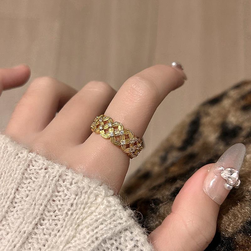 Elegant Retro Lace Hollow Open Ring for Women - Court Style with Unique Design