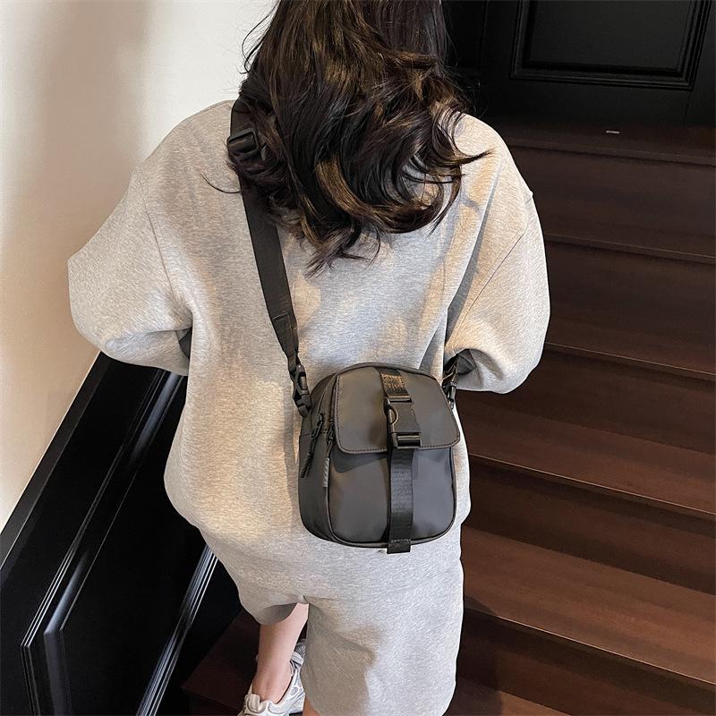 Casual fashion bag women's shoulder bag niche design messenger bag foreign trend lightweight spring personalized small square bag