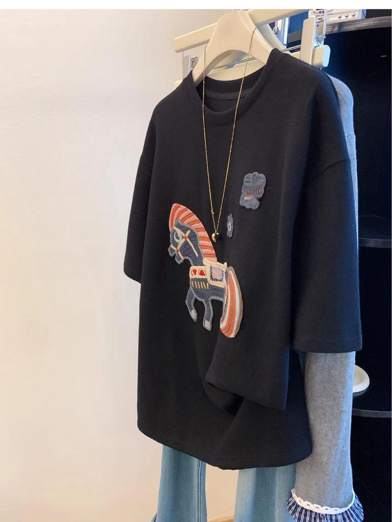 Plus Size Spring/Summer 2026 Embroidered Horse Tee - Women's Loose Short Sleeve Casual Top