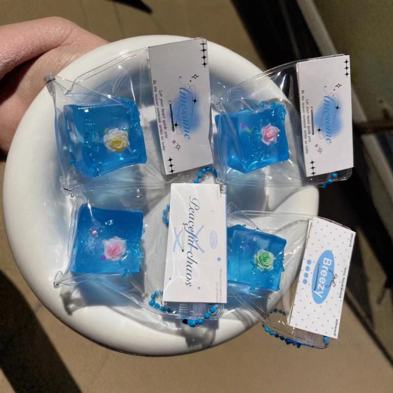 

Кулон Слайм-Панда: Высокая прозрачность, медленное восстановление, игрушка для снятия стресса