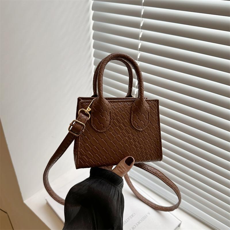 

Simple solid color versatile temperament handbag urban commuter bag spring and summer new beautiful shoulder messenger bag women светло-коричневого