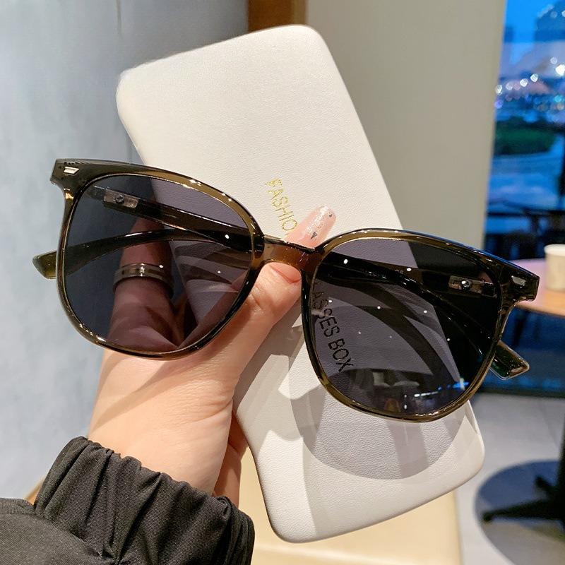 Black frame brown sunglasses women s high-end yellow UV-proof large frame glasses frame TR90 polarized sunglasses
