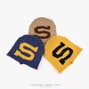 Korean-style color-block S-letter knitted beanie, unisex, for autumn and winter, warm, ear-covering, loose-fitting, and designed to be pulled over