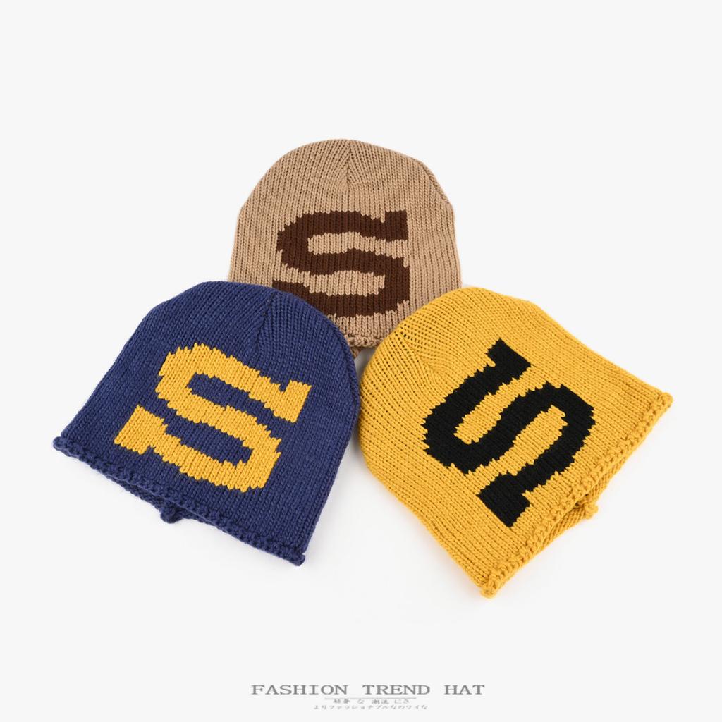 Korean-style color-block S-letter knitted beanie, unisex, for autumn and winter, warm, ear-covering, loose-fitting, and designed to be pulled over