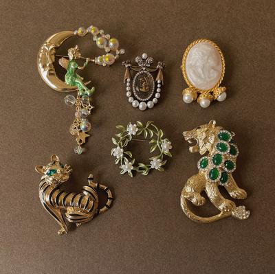 Vintage Baroque Fairy Dazzel Tassel Brooches For Women Men Classic Palace Style Cat Metal Crystal Badges Pins Unisex Coat Pin