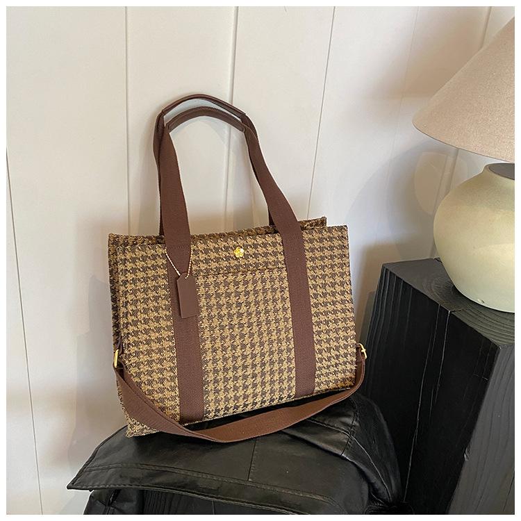 

Ретро сумка большой вместимости женская 2024 осень и зима новый модный тренд сумка через плечо повседневная сумка-тоут