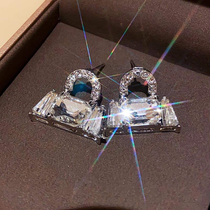 Orecchini Vintage a Forma di Pera con Perle e Intarsi di Diamanti - Stile Retrò, Lusso Leggero, Design di Alta Gamma