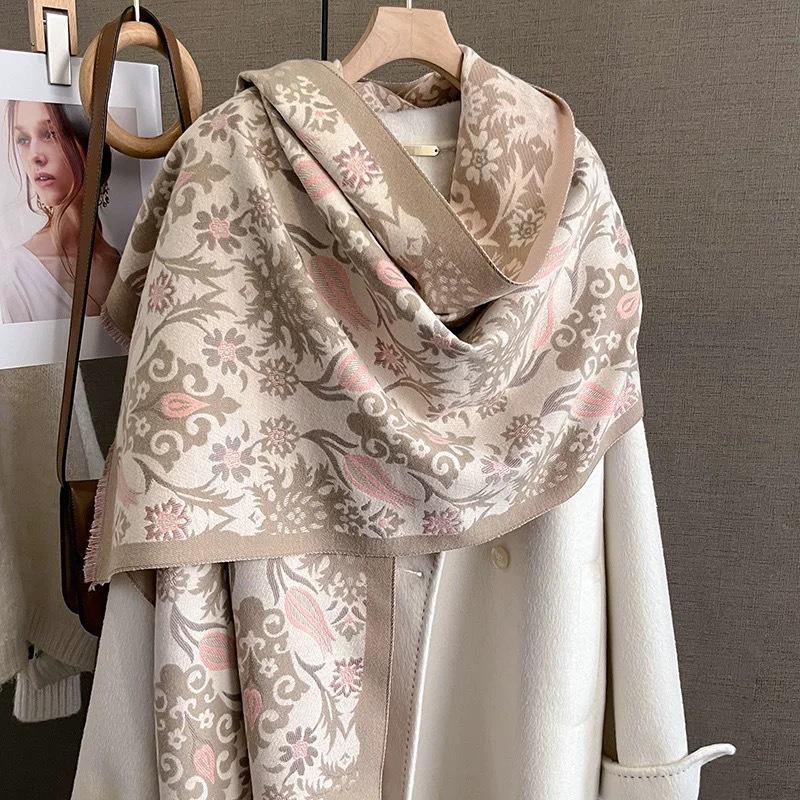 Γυναικείο Πυκνό Ζεστό Φουλάρι με Ζωγραφιά Τοπίου: Απομίμηση Κασμίρ για Γραφείο και Μοντέρνα Λαιμόκοψη