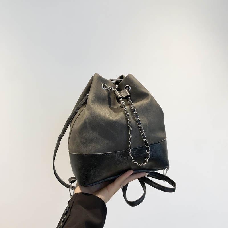 

Niche Design Рюкзак с цепочкой для женщин Красивая повседневная сумка-ведро для женщин Новый стиль Дорожный рюкзак