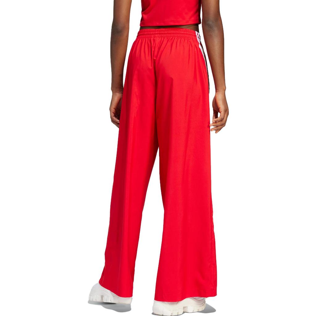 adidas Originals Trefoil Spice Girl Series – Entspannte Trainingshose mit weitem Bein und drei Streifen – Damen Unterteile Rot IV9315