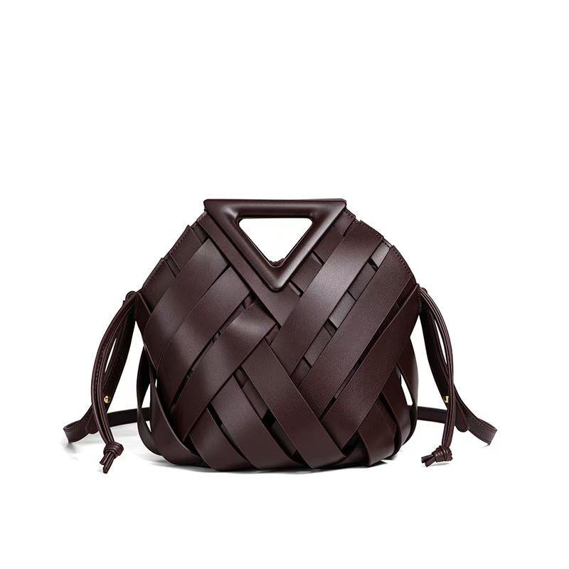 

Large Capacity Handwoven Women s Crossbody Bag with Magnetic Buckle and Hollow Design 25cm x 20cm x 25cm кавовий