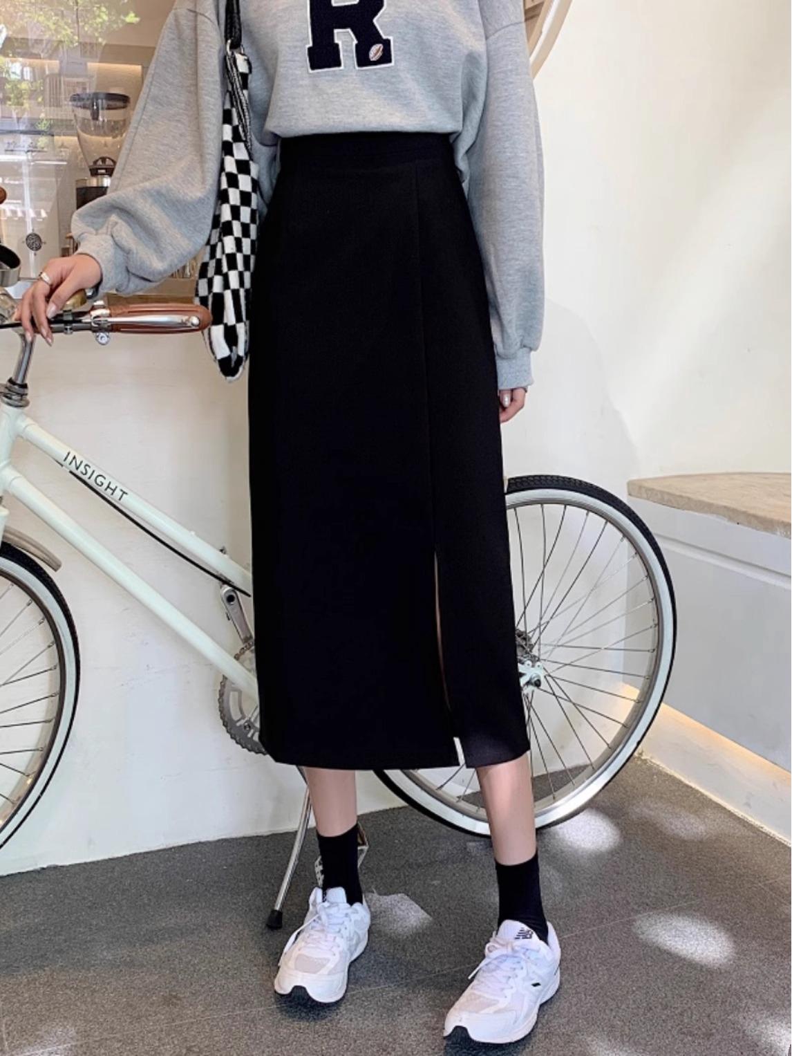 

Женская черная юбка А-силуэта с разрезом — средняя длина, высокая талия, весна 2024, корейская мода. XL